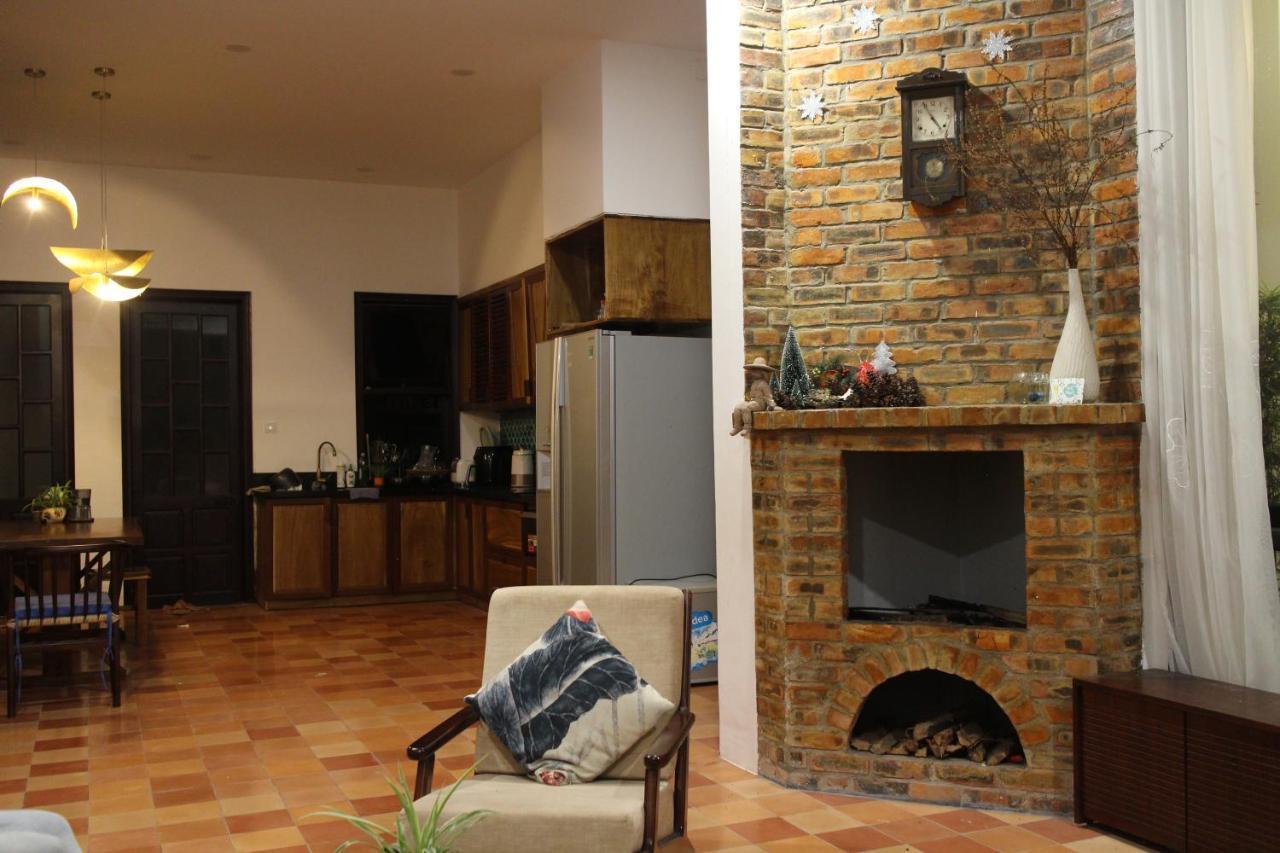 La Sen_Thu An_Phong Don Co Cua So Nhin Ra Ban Cong Apartment Thon An Hoa Exterior photo