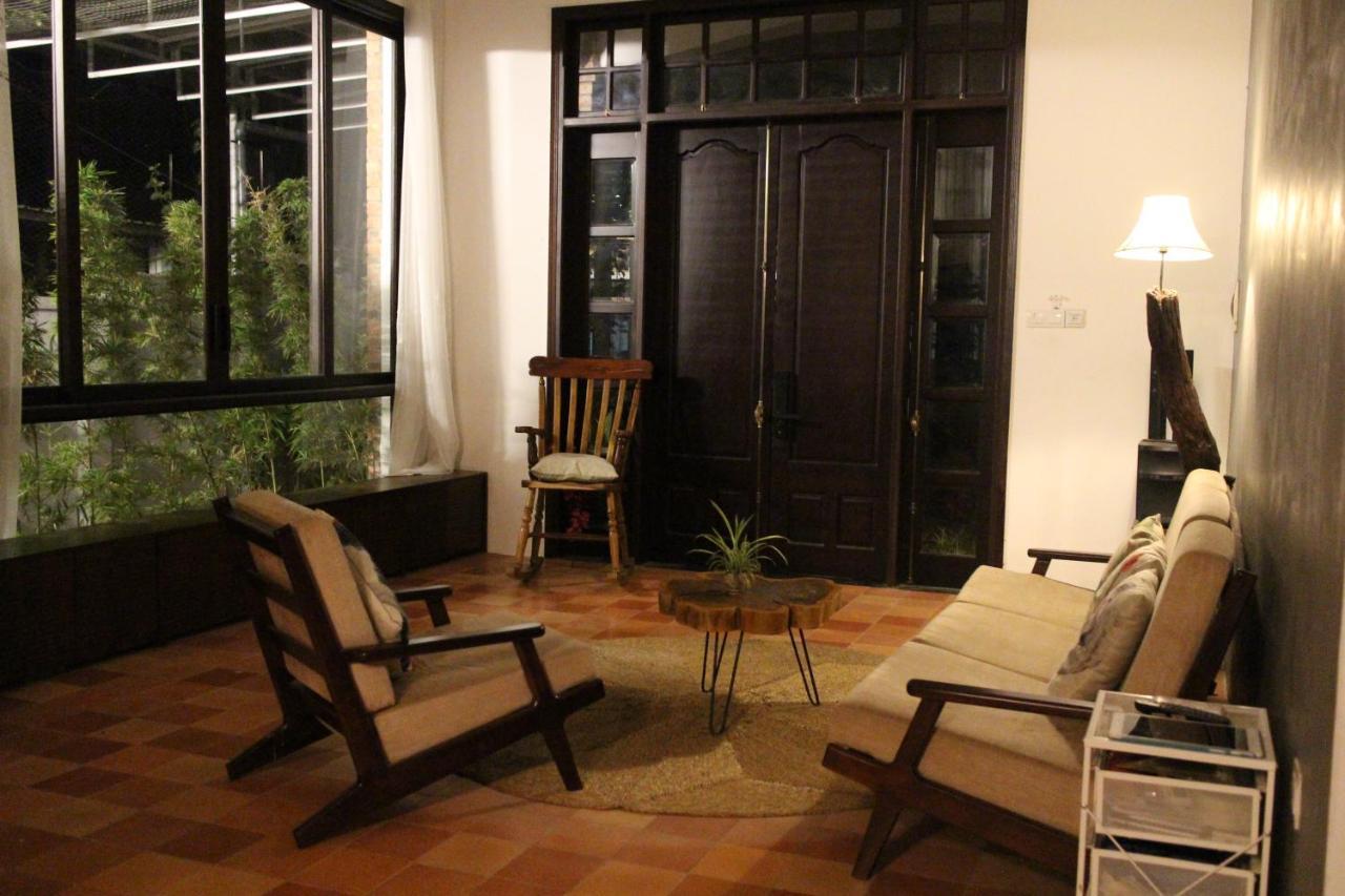 La Sen_Thu An_Phong Don Co Cua So Nhin Ra Ban Cong Apartment Thon An Hoa Exterior photo